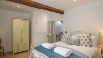 2 quartos, individualmente decorados, individualmente mobiliados