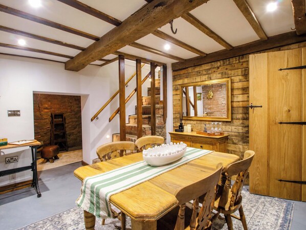 Dining - Raven Lane Retreat (Ludlow)