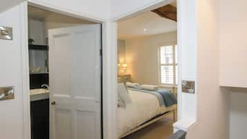 2 bedrooms, individually decorated, individually furnished, free WiFi