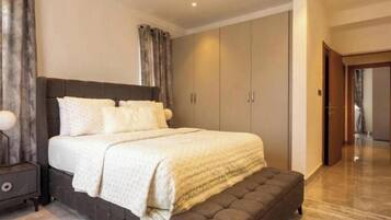 4 bedrooms, internet, bed sheets