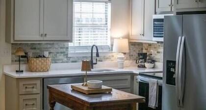 The 1848, 2BR Condo by Velvet Ditch Villas