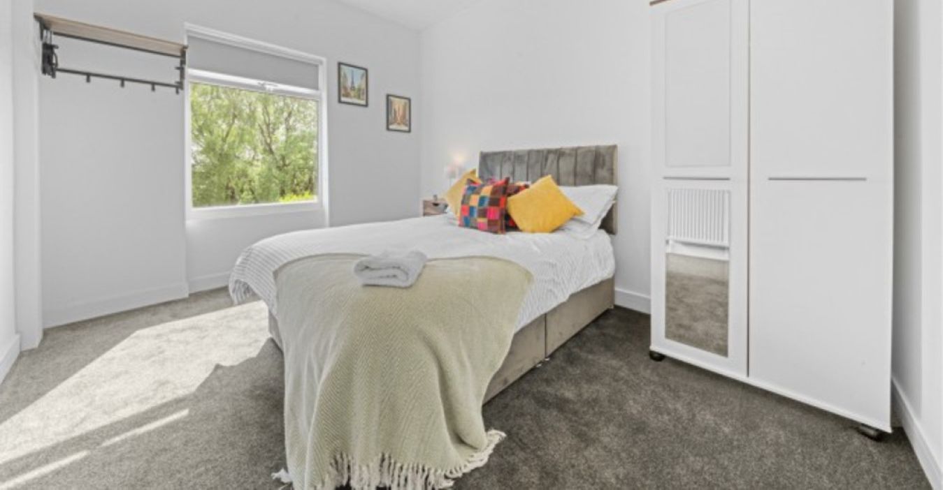 3 bedrooms, iron/ironing board, WiFi (free), bed sheets