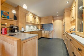 Refrigerador, microondas, horno y lavavajillas 