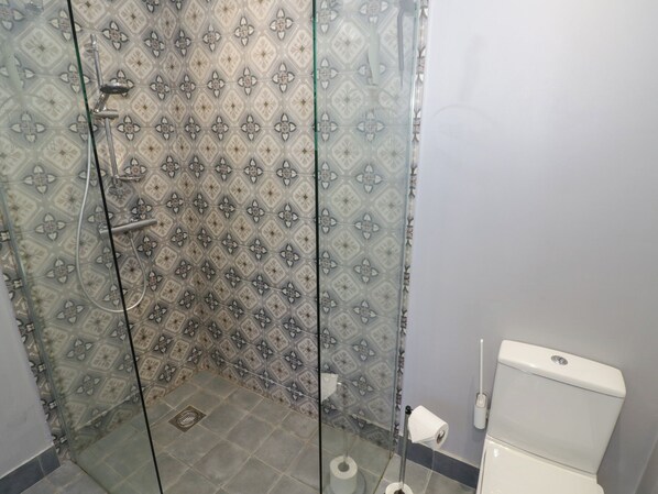 Shower - Boxbush Lodge (Monmouth)