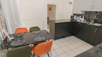 Dishwasher, cookware/dishes/utensils