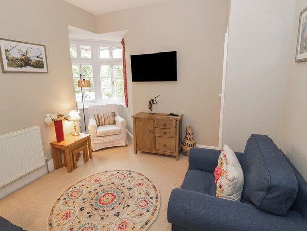 Living area - Raglan Lodge (Usk)