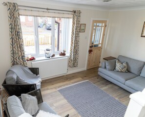 Cottage | Living area - Deer Hill Grove (York)