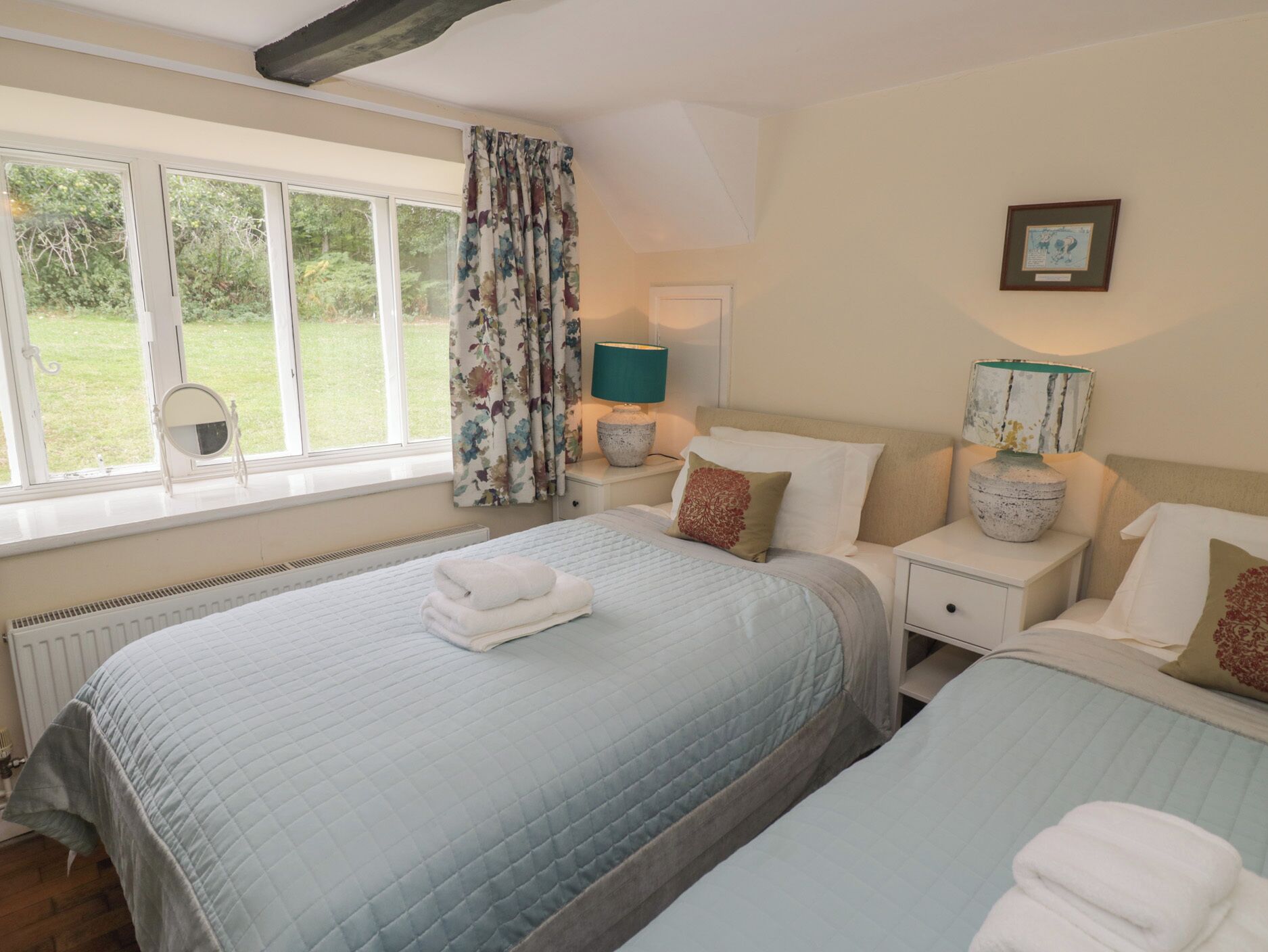 4 bedrooms, individually decorated, individually furnished, free WiFi