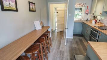 Dishwasher, cookware/dishes/utensils