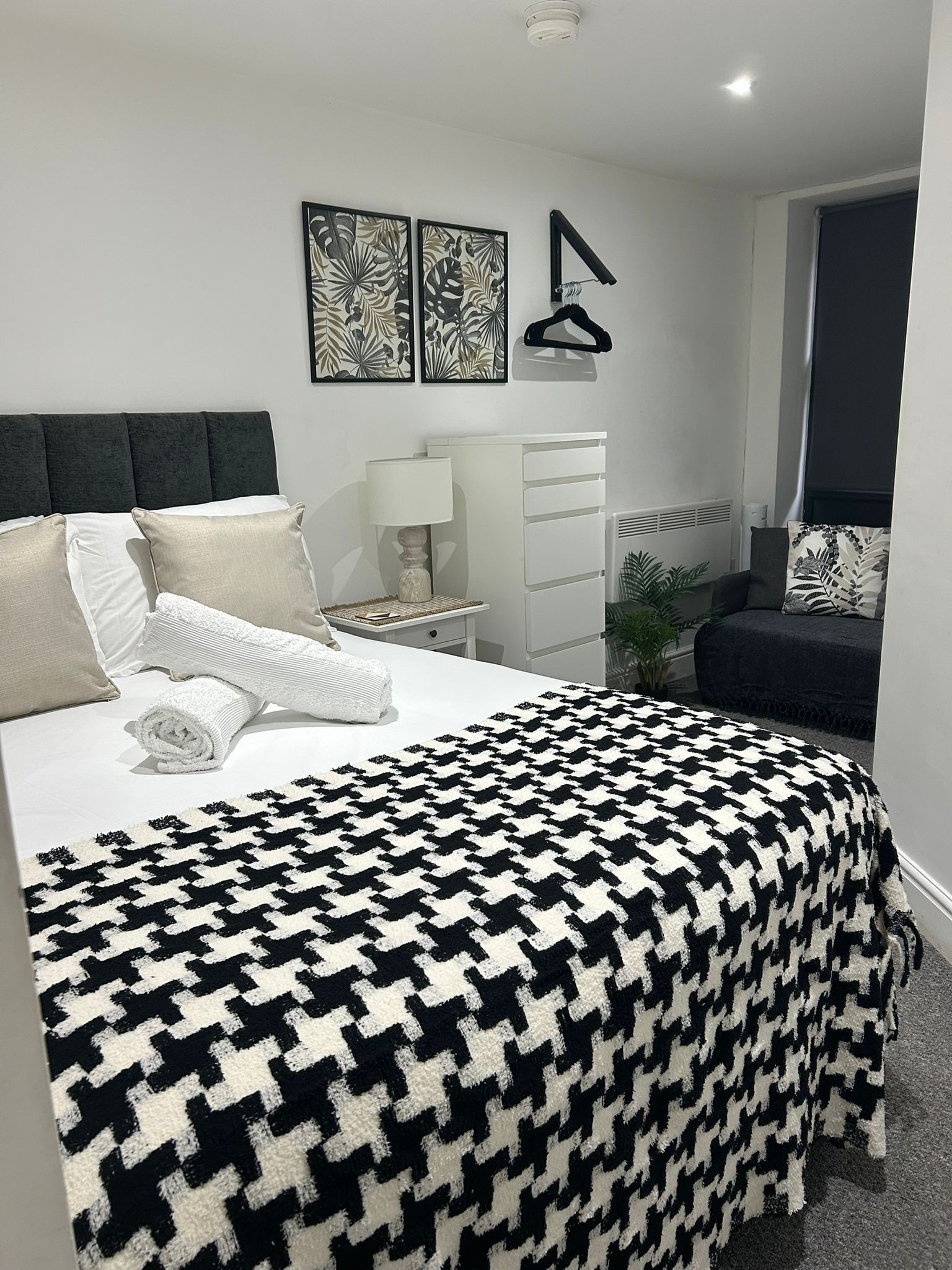 1 dormitorio, tabla de planchar con plancha, wifi gratis y ropa de cama