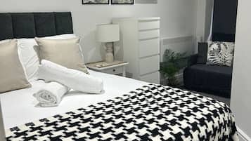 1 dormitorio, tabla de planchar con plancha, wifi gratis y ropa de cama