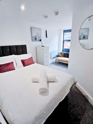 Iron/ironing board, free WiFi, bed sheets