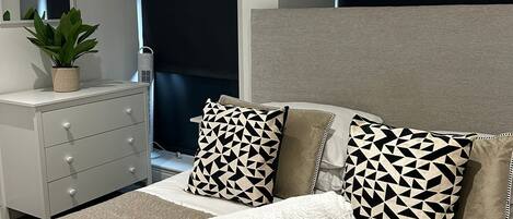 1 soverom, strykejern/-brett, wi-fi (inkludert) og sengetøy