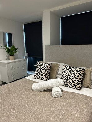 1 habitación, tabla de planchar con plancha, wifi gratis y ropa de cama 