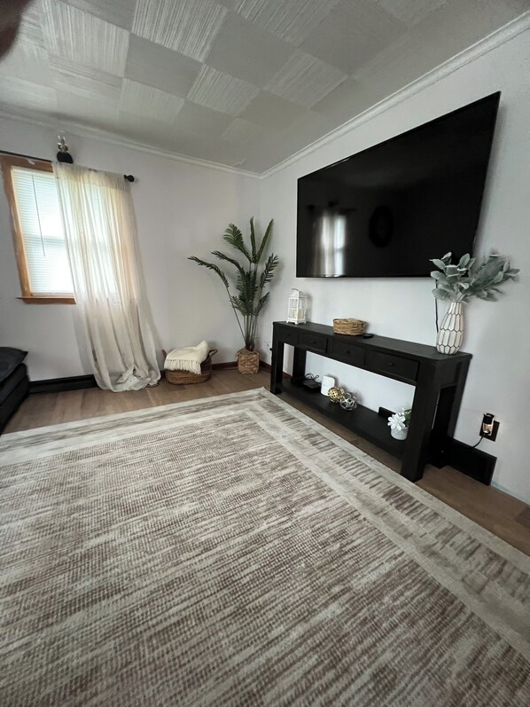 Interior - Recently remodeled 3 bedroom spacious home, close to Jet Express, beach. (Port Clinton)