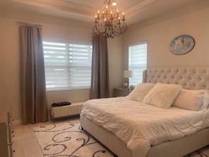 4 bedrooms, iron/ironing board, WiFi, bed sheets