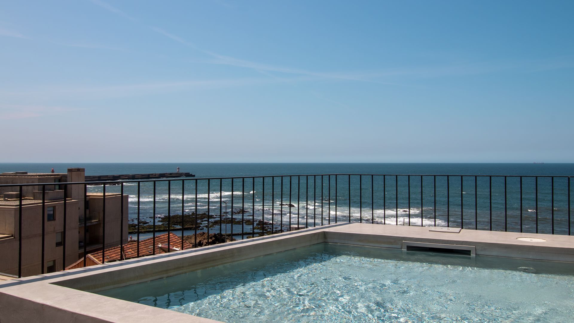 Bañera de hidromasaje al aire libre