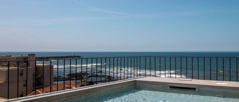 Bañera de hidromasaje al aire libre