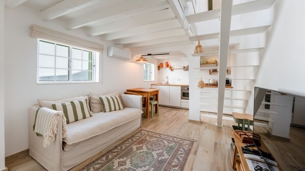 Unclassified image, 1 of 29, button