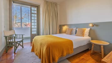 3 slaapkamers, een strijkplank/strijkijzer, gratis wifi, beddengoed
