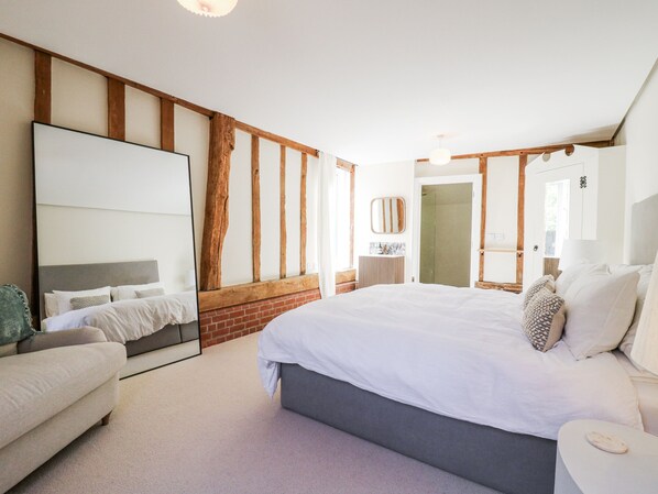 4 bedrooms, individually decorated, individually furnished, free WiFi - Headland Barn (Maldon)