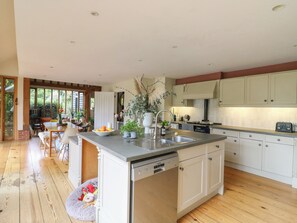 Casa rural | Cuina privada | Rentaplats i utensilis de cuina, vaixella i coberteria 