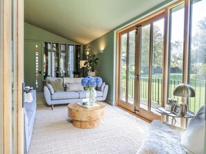 Cottage | Living area - Headland Barn (Maldon)