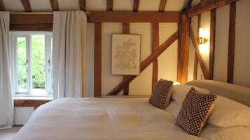 4 bedrooms, individually decorated, individually furnished, free WiFi