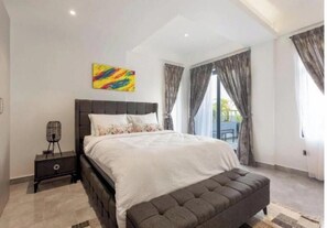 4 habitaciones, acceso a internet y ropa de cama