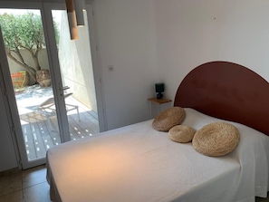 3 bedrooms, iron/ironing board, Internet, bed sheets