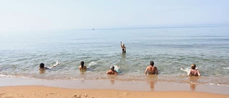 Espreguiçadeiras, toalhas de praia