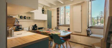 雪櫃、微波爐、焗爐、爐具