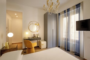 Doppia Classic, 1 letto queen | Biancheria da letto di alta qualità, copriletto in piuma, minibar