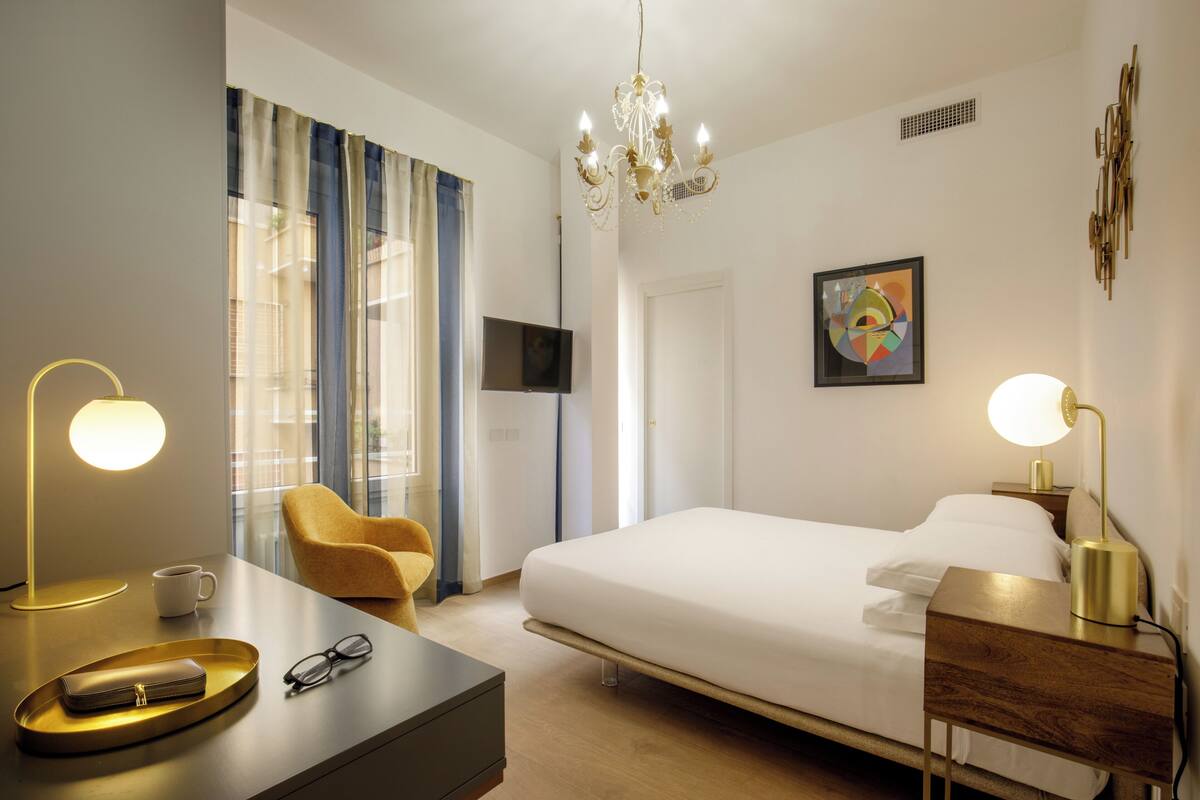 Classic Double Room, 1 Queen Bed | Premium bedding, down comforters, minibar, in-room safe