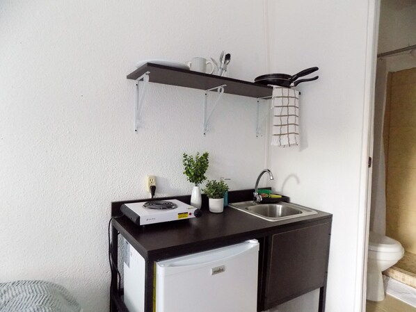 Basic Double Room | Private kitchenette