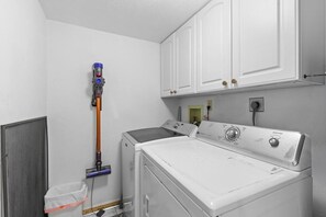 Condo, Multiple Beds (Moontide B707) | Interior