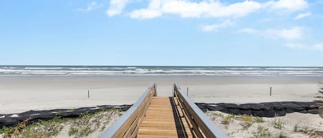 House, Multiple Beds (Close Enough) | Beach