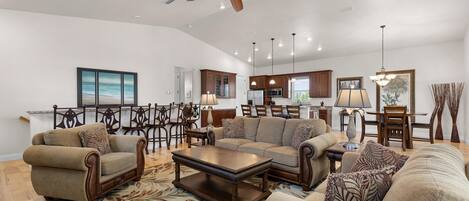 ハウス ベッド (複数台) (Close Enough) | リビング エリア