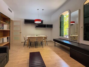 Apartment (2 Bedrooms) | Living area | TV - Stay U-nique Apartments Napols II (Barcelona)