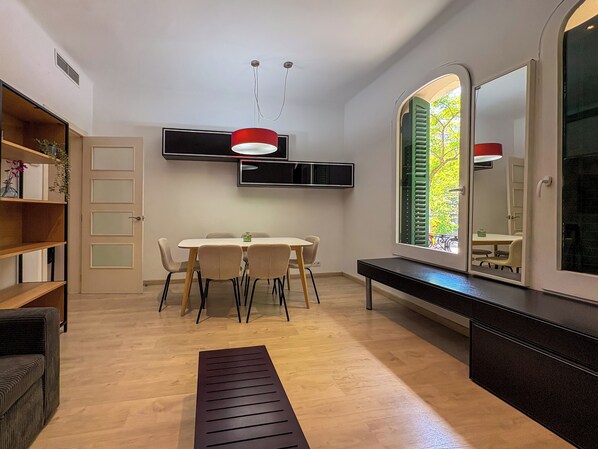 Appartement (2 Bedrooms) | Woonruimte | Televisie