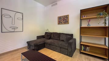 Departamento (2 Bedrooms) | Área de sala de estar | Televisión