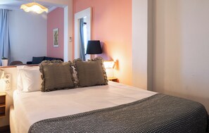 Departamento (0 Bedroom) | Tabla de planchar con plancha, cunas gratuitas y ropa de cama