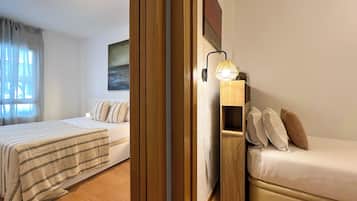 Lägenhet (2 Bedrooms) | 2 sovrum, skrivbord, strykjärn/strykbräda och gratis barnsängar