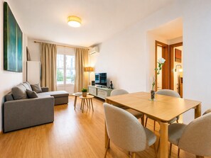 Appartement (2 Bedrooms) | Coin séjour | Télévision