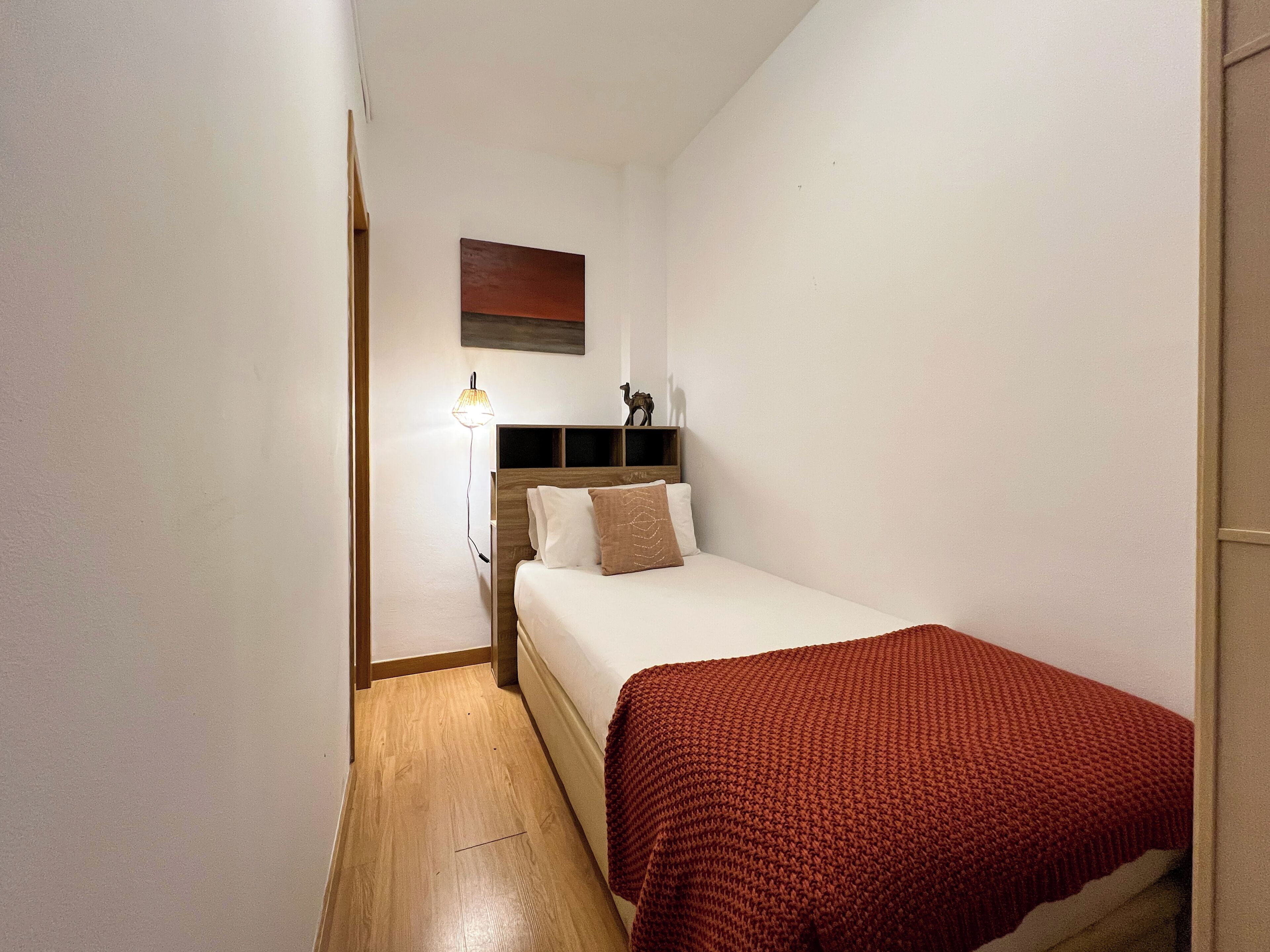 Appartement (2 Bedrooms) | 2 slaapkamers, een bureau, een strijkplank/strijkijzer