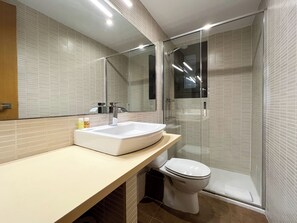 อพาร์ทเมนท์ (2 Bedrooms) | ห้องน้ำ | ฝักบัว, ผ้าเช็ดตัว, กระดาษชำระ