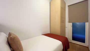 2 bedrooms, desk, iron/ironing board, free cots/infant beds