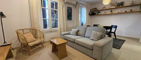 Appartement (3 Bedrooms) | Coin séjour | Télévision, lecteur de DVD