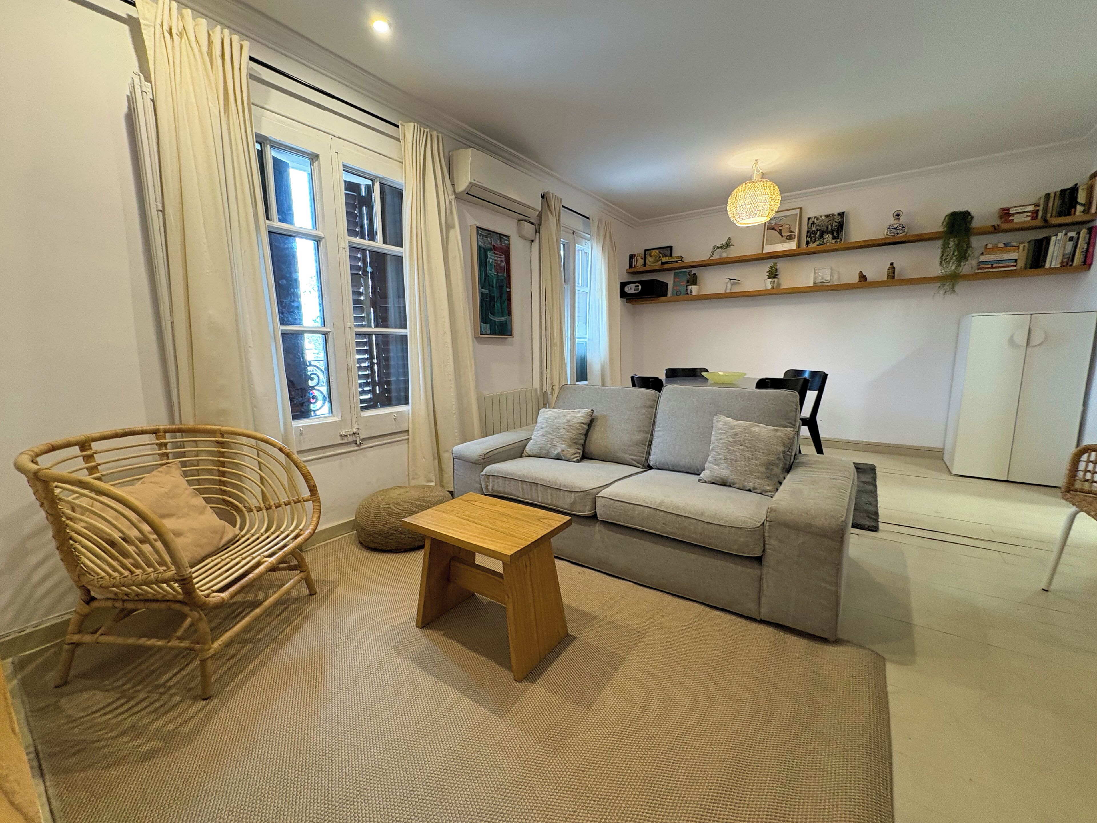 Apartamento (3 Bedrooms) | Área de estar | TV, DVD player