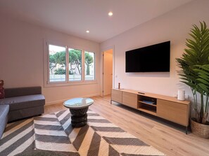 Apartment (4 Bedrooms) | Living area - Stay U-nique Apartment Castanyer (Barcelona)